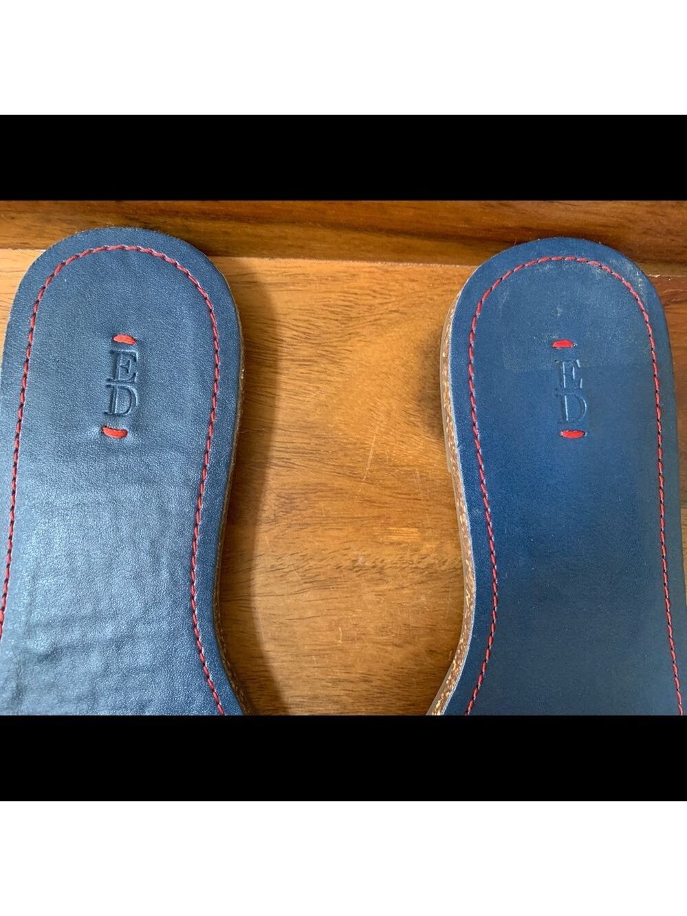 LOVE Slip On Sandals - Picture 2 of 4